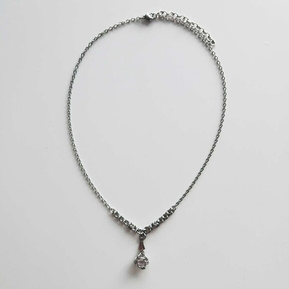 Gothic fairy purple and silver dainty necklace with a small silver chain - Picture 2 of 7